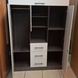 AK 8833 – 3 Door wardrobe